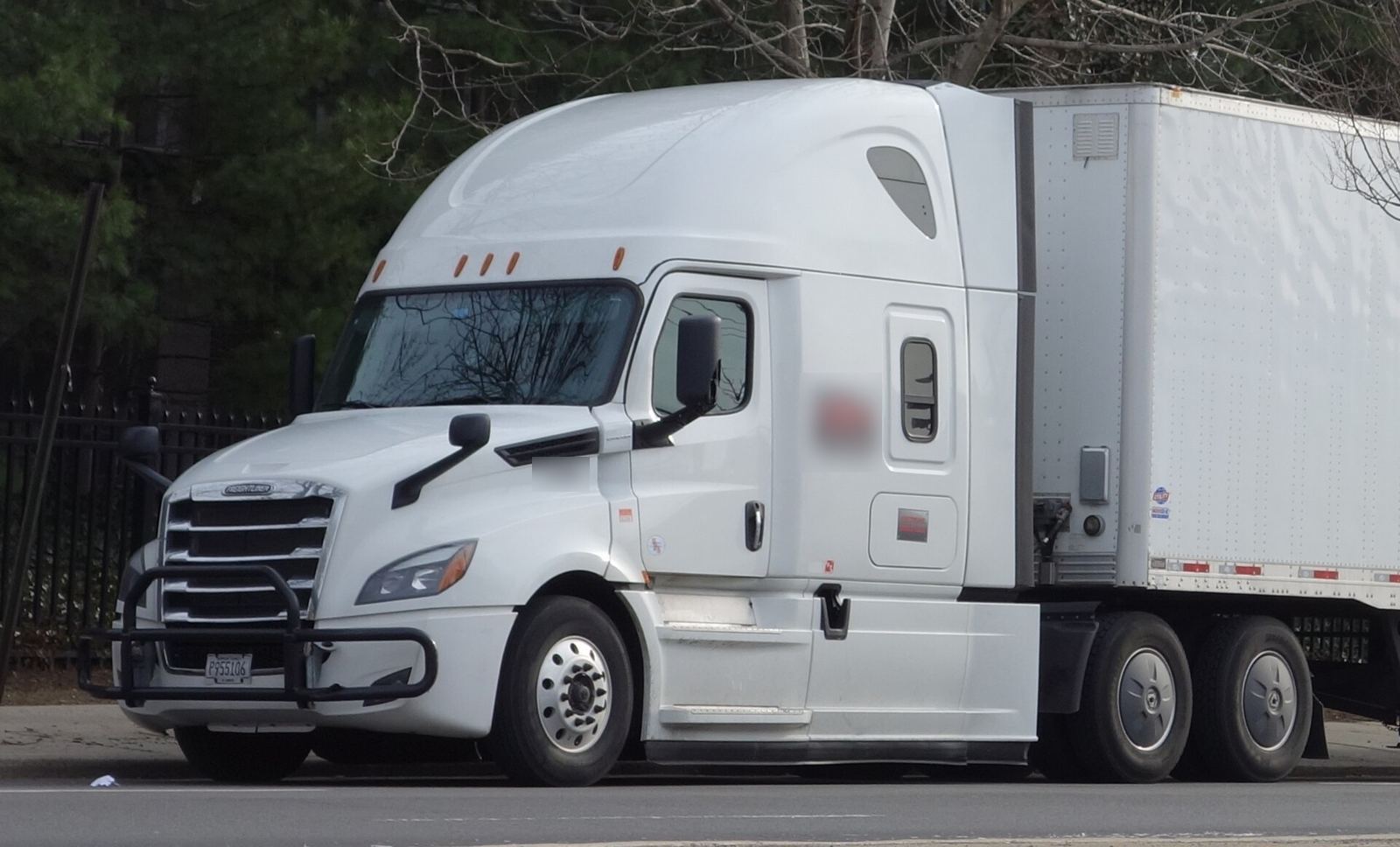 Freightliner Cascadia sleeper pulling a 53-foot dry van